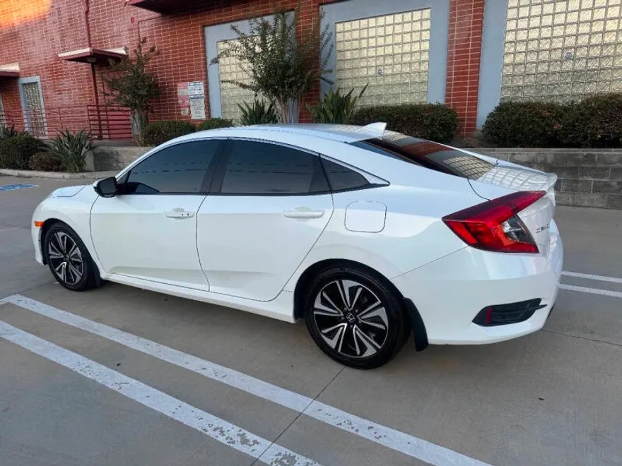 2018 Honda Civic EX-L photo 1