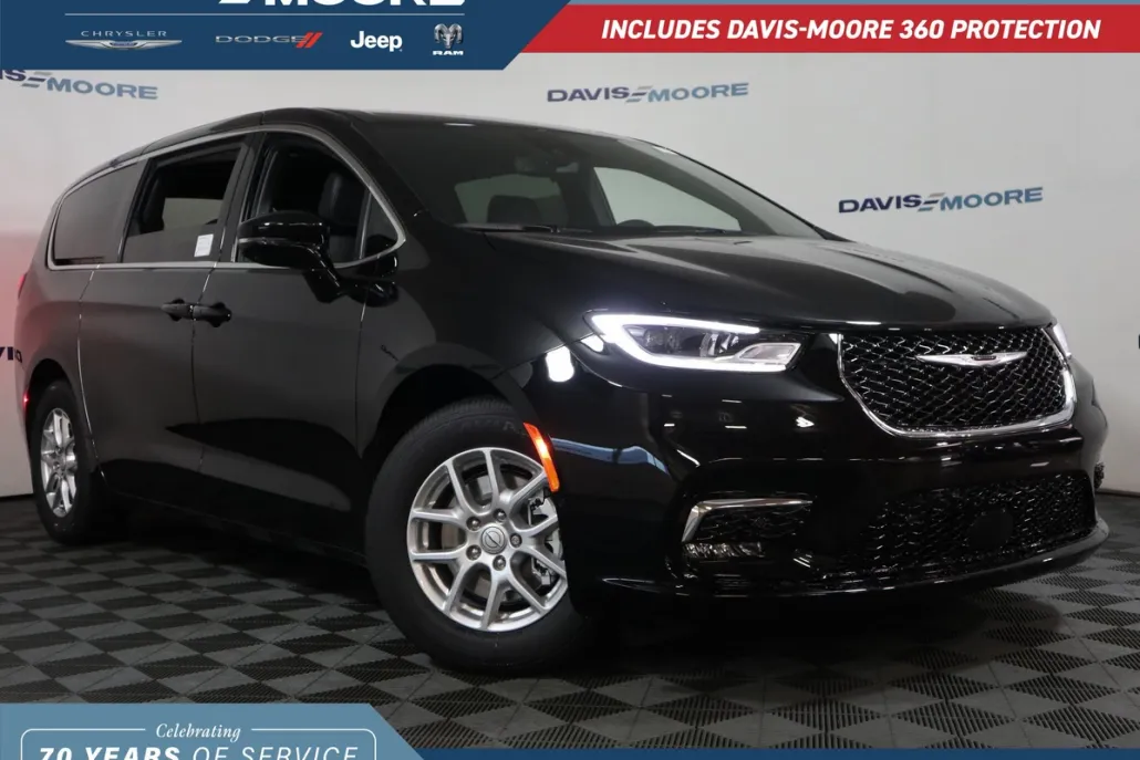 2025 Chrysler Pacifica photo 1