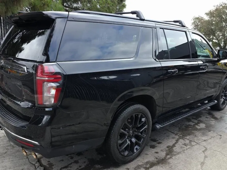 2022 Chevrolet Suburban Z71 photo 1