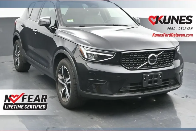 2024 Volvo XC40 Core photo 1
