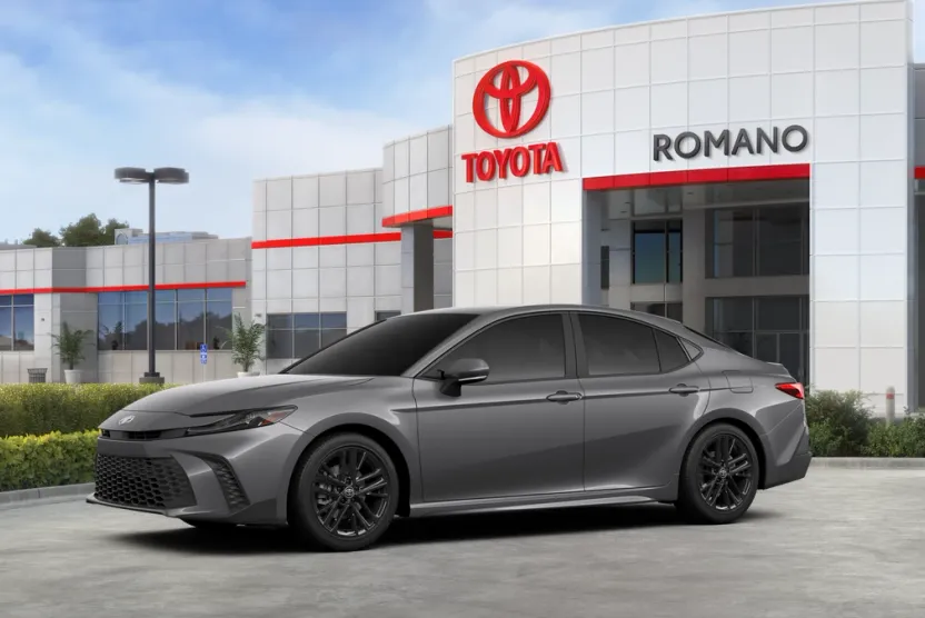 2026 Toyota Camry SE photo 1