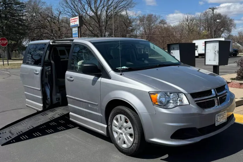 2016 Dodge Grand Caravan SE photo 1