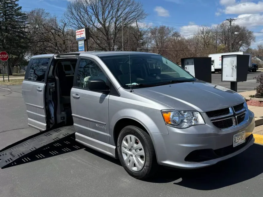 2016 Dodge Grand Caravan SE photo 1