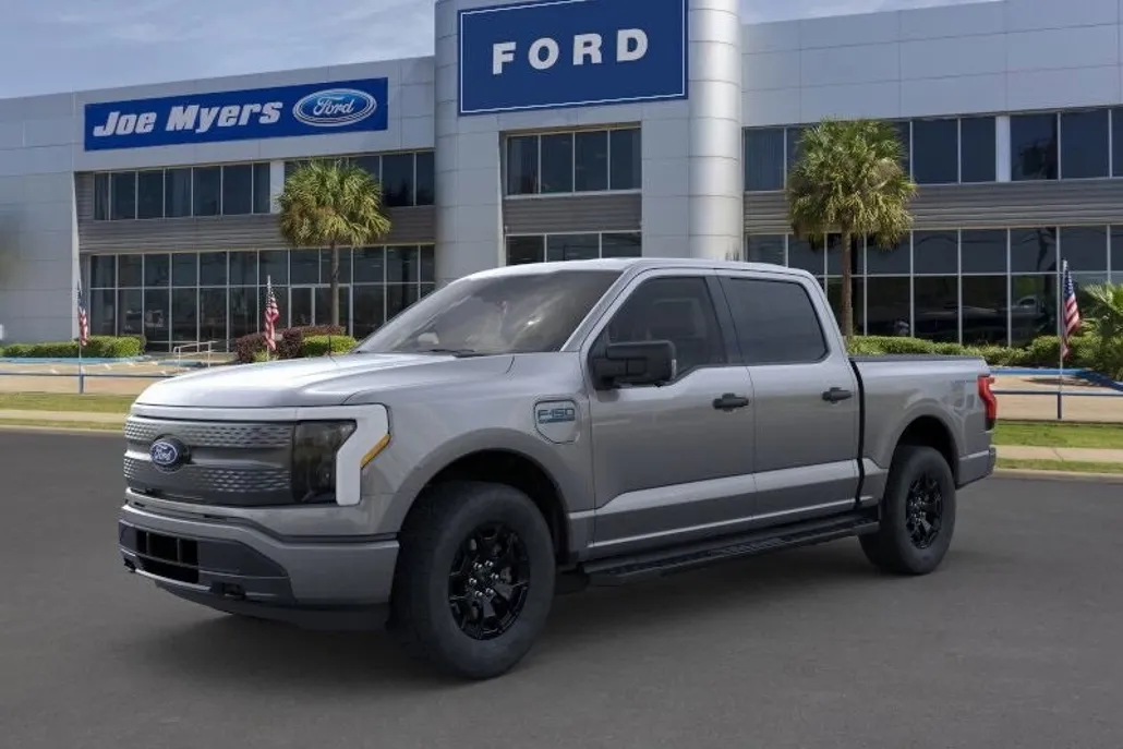 2025 Ford F-150 Lightning XLT photo 1
