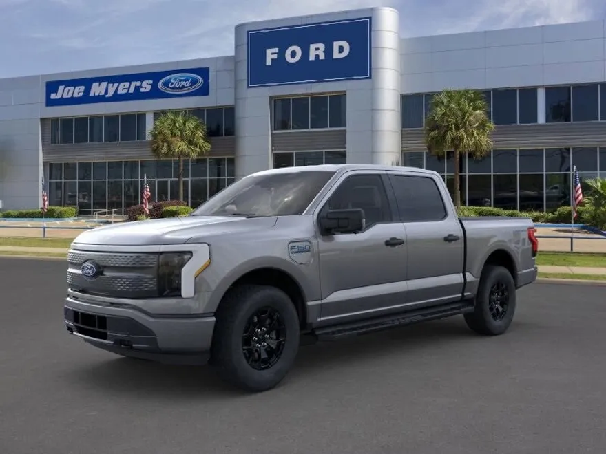 2025 Ford F-150 Lightning XLT photo 1
