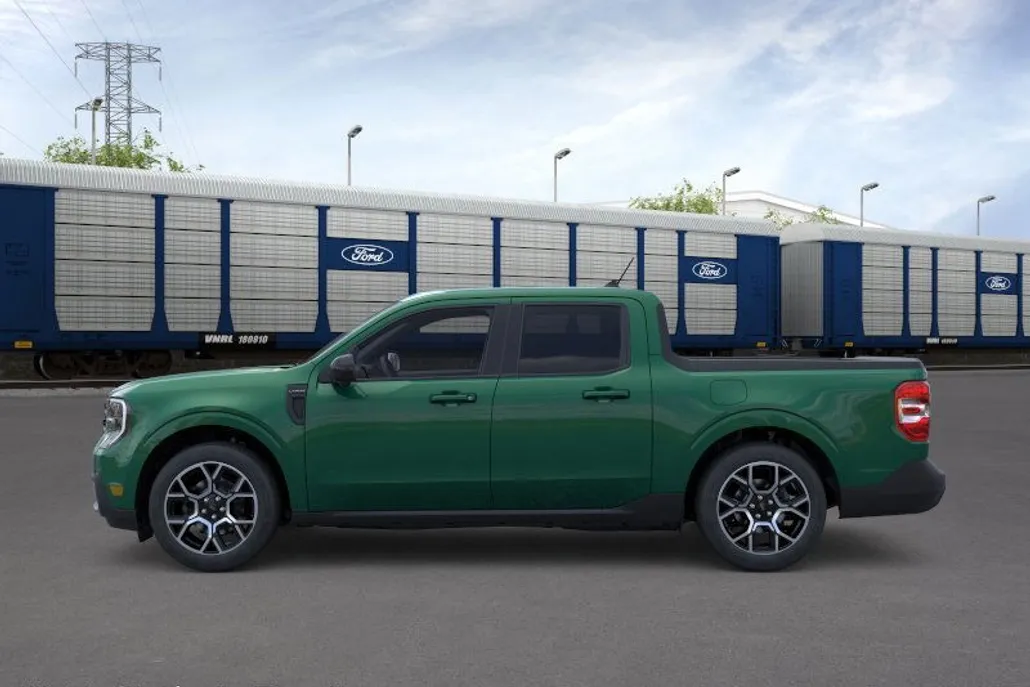 2025 Ford Maverick Lariat photo 1