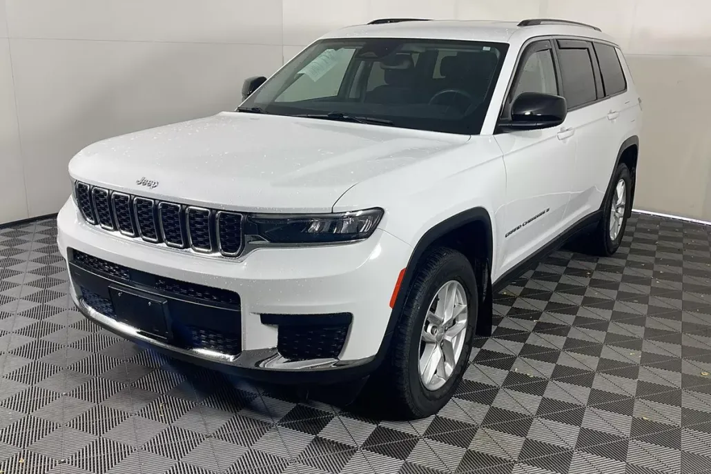 2022 Jeep Grand Cherokee Laredo photo 1