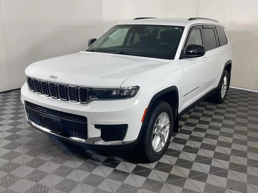 2022 Jeep Grand Cherokee Laredo photo 1