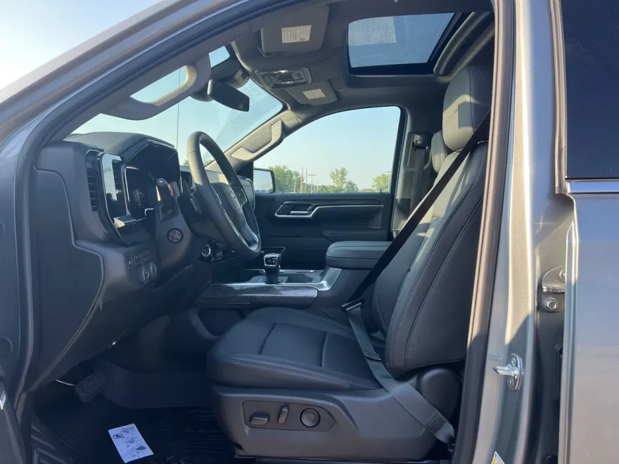 2026 Chevrolet Silverado 1500 LTZ photo 1