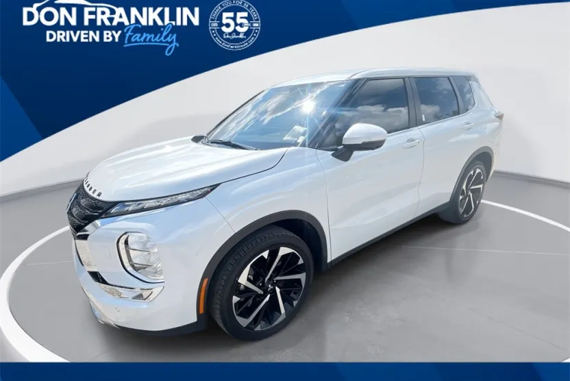 2022 Mitsubishi Outlander SE photo 1