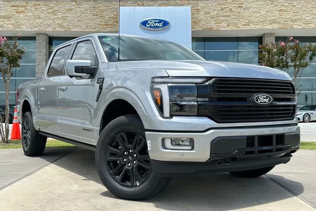 2025 Ford F-150 Platinum photo 1
