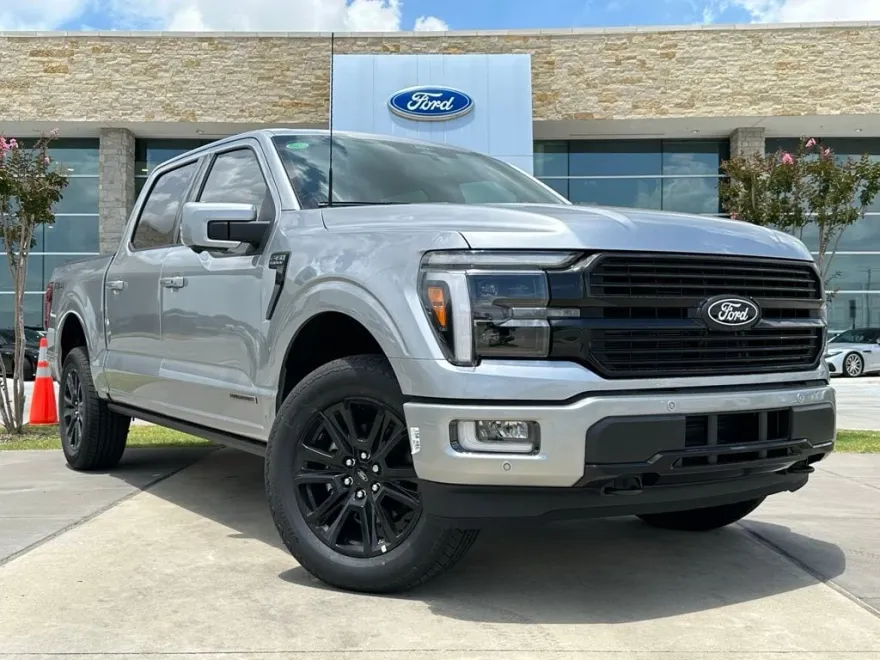 2025 Ford F-150 Platinum photo 1