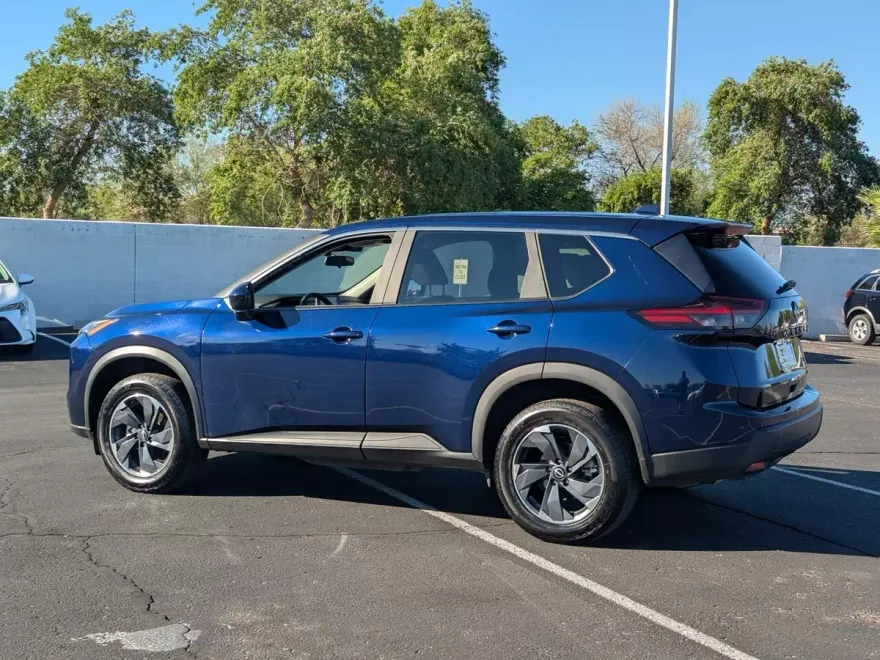 2024 Nissan Rogue SV photo 1