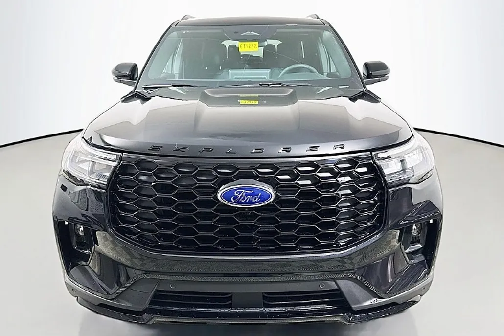 2025 Ford Explorer ST-Line photo 1