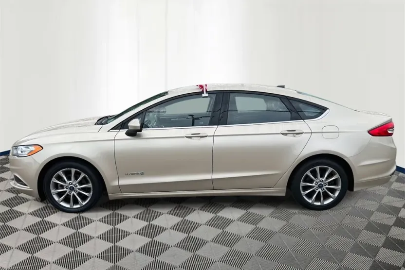 2017 Ford Fusion Hybrid SE photo 1