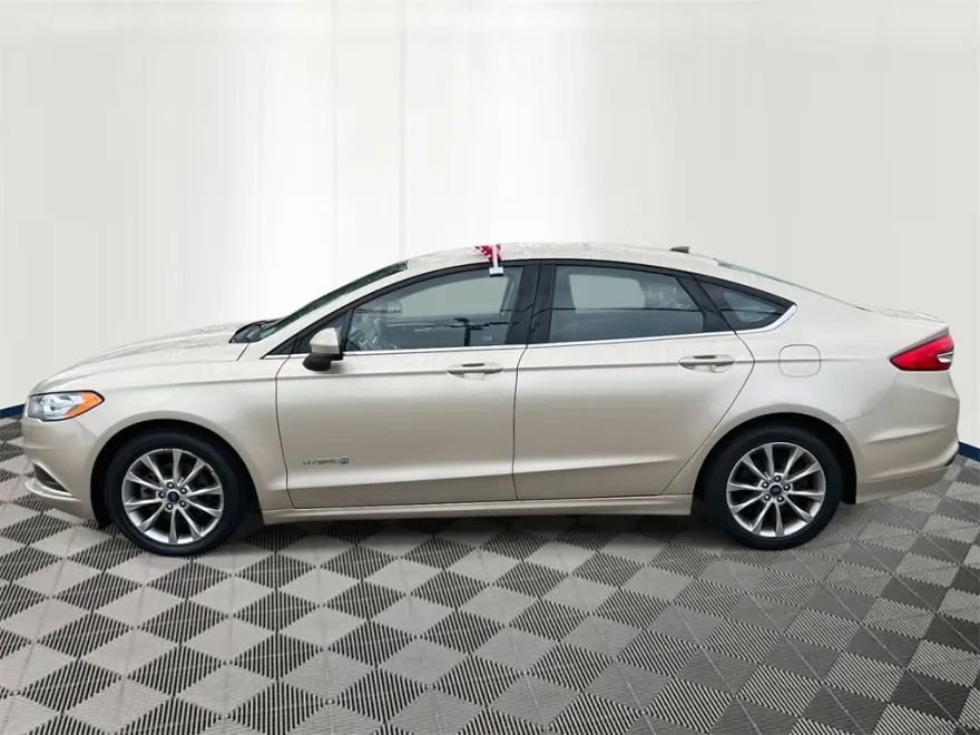 2017 Ford Fusion Hybrid SE photo 1