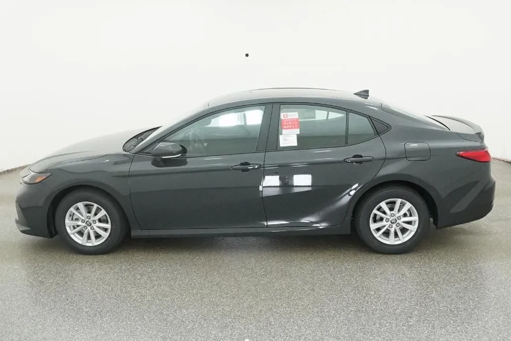 2026 Toyota Camry LE photo 1