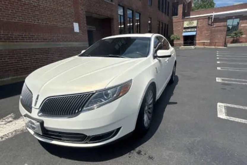 2013 Lincoln MKS Base photo 1