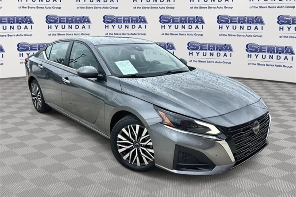 2023 Nissan Altima 2.5 SV photo 1