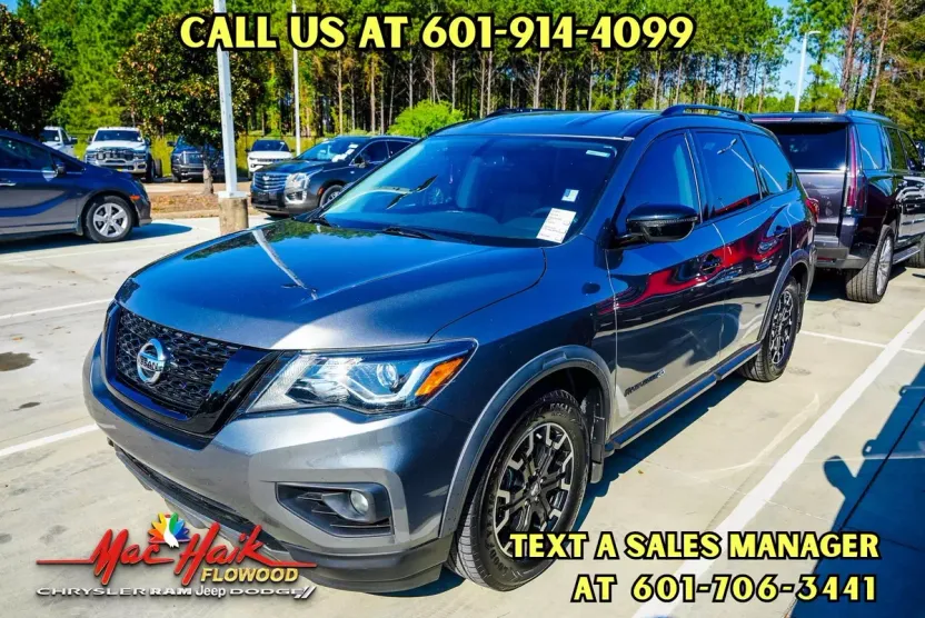 2020 Nissan Pathfinder SV photo 1