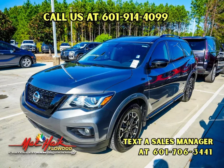 2020 Nissan Pathfinder SV photo 1