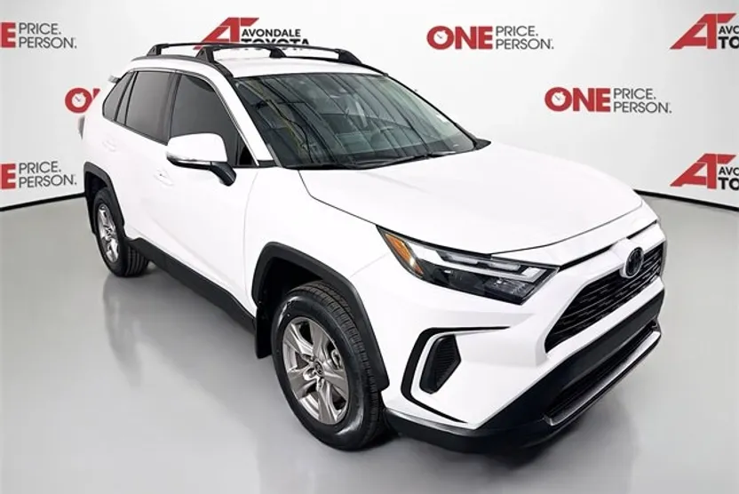 2022 Toyota RAV4 XLE photo 1
