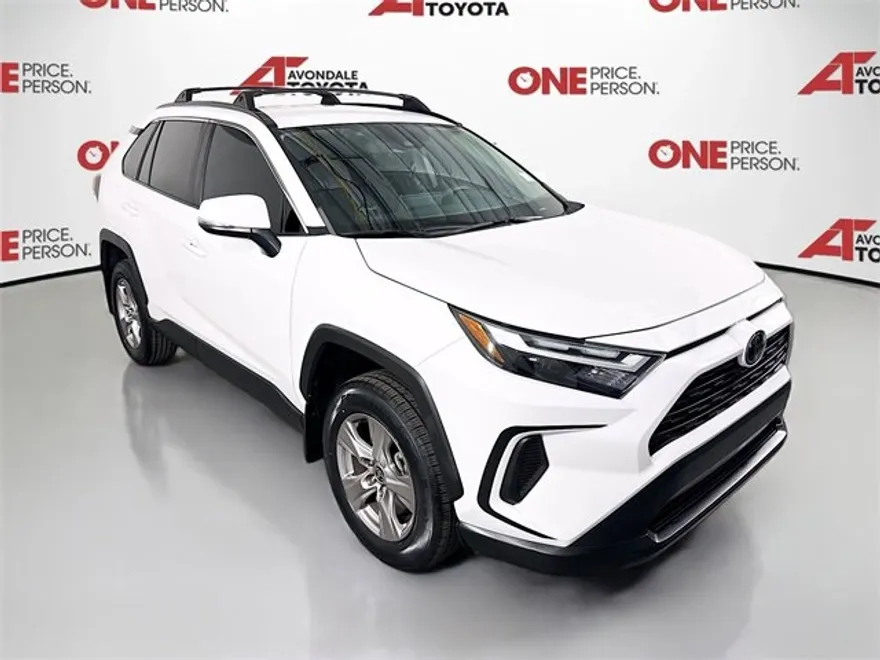 2022 Toyota RAV4 XLE photo 1