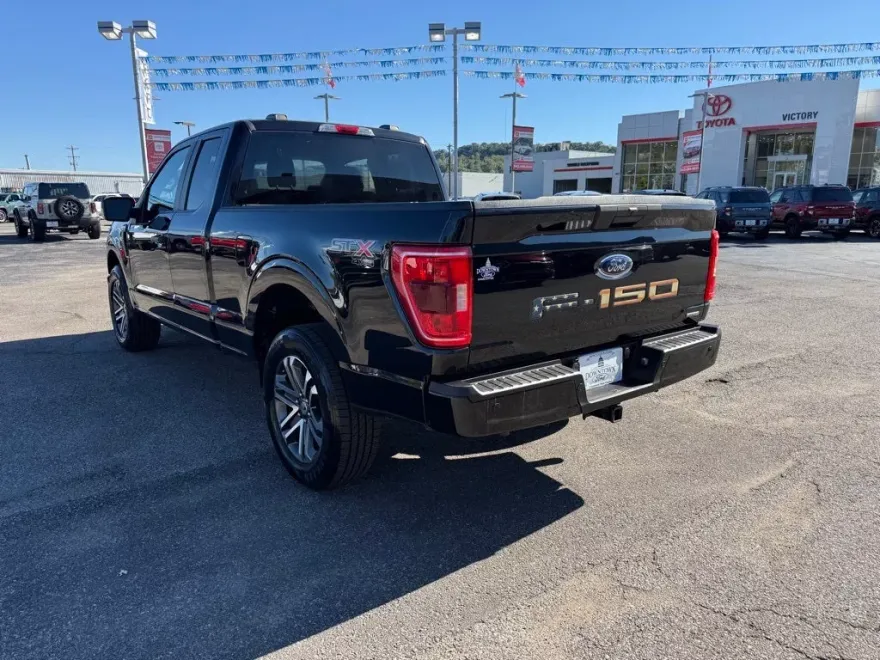 2022 Ford F-150 XL photo 2