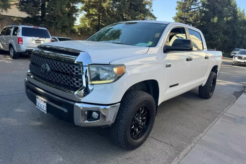 2018 Toyota Tundra SR5 photo 1