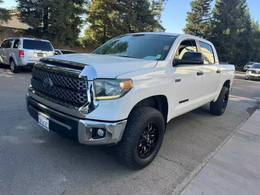 2018 Toyota Tundra SR5 photo 1