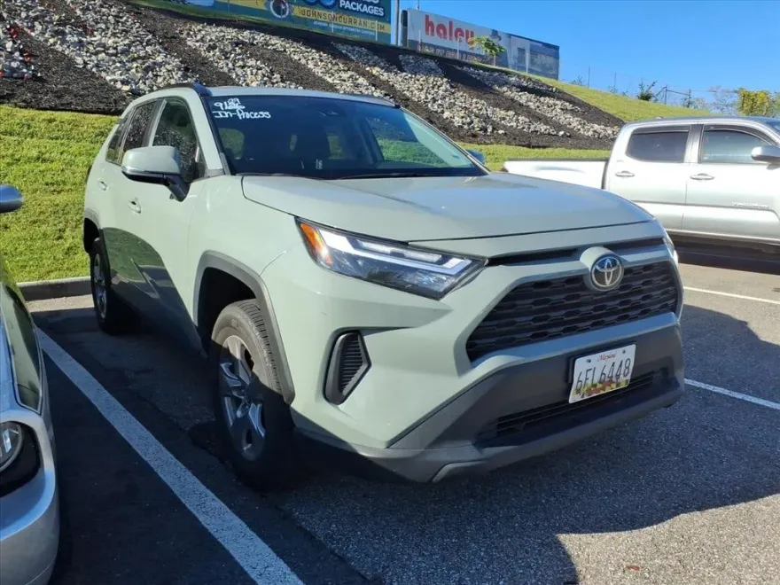 2023 Toyota RAV4 XLE photo 1