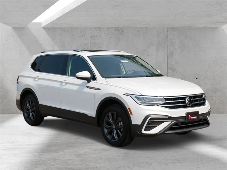 2023 Volkswagen Tiguan SE photo 1