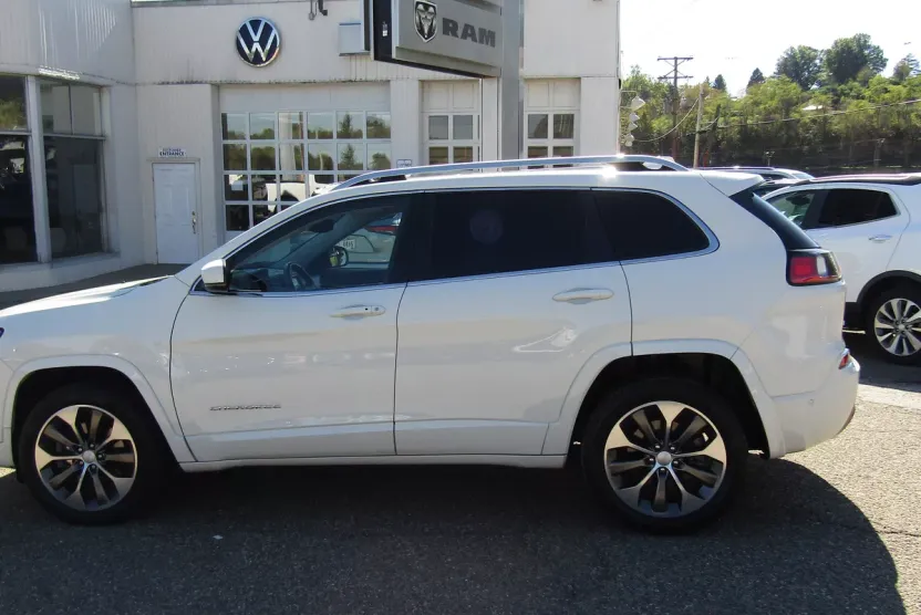 2019 Jeep Cherokee Overland photo 1