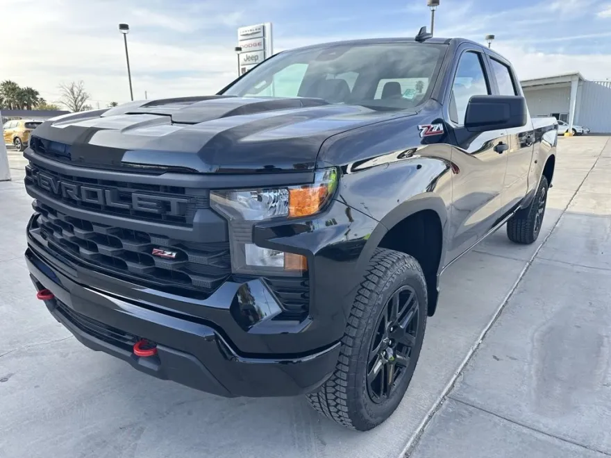 2025 Chevrolet Silverado 1500 Custom Trail Boss photo 1