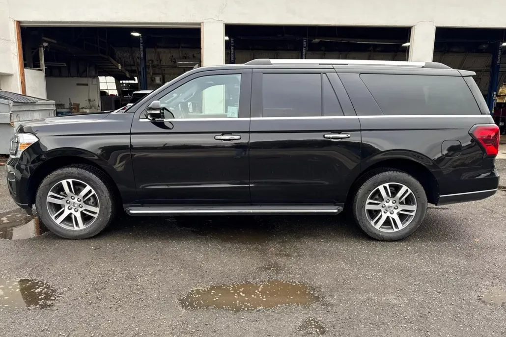 2023 Ford Expedition MAX Limited photo 1