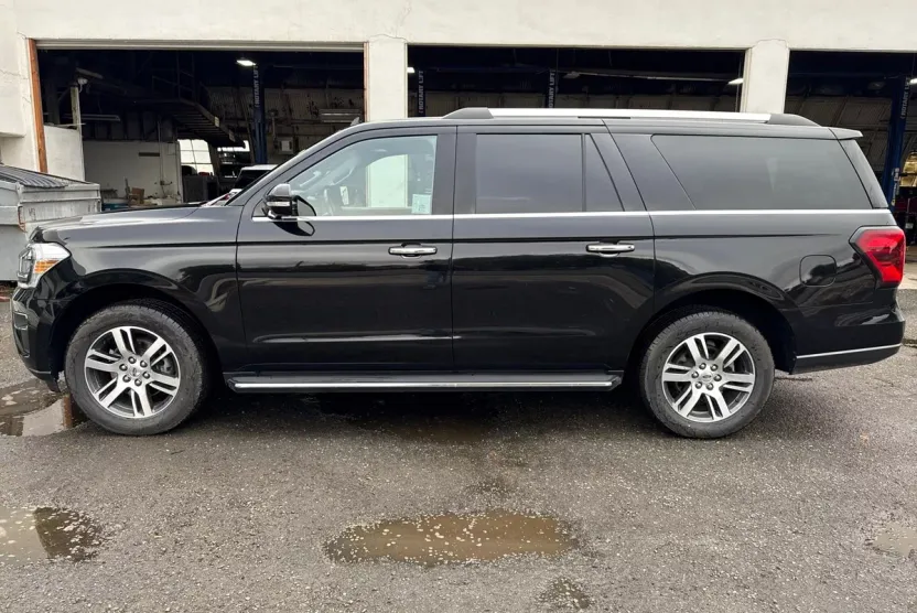 2023 Ford Expedition MAX Limited photo 1