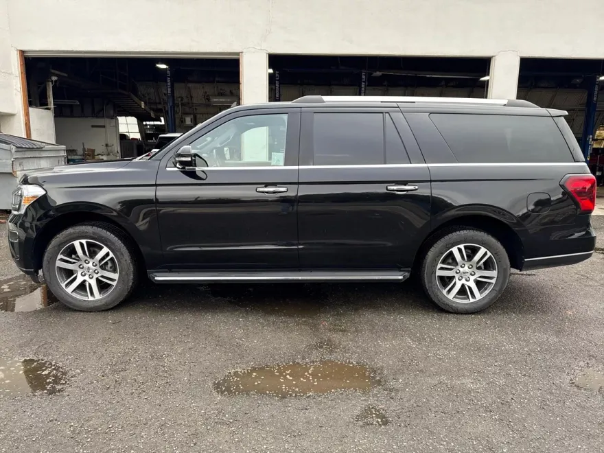 2023 Ford Expedition MAX Limited photo 1
