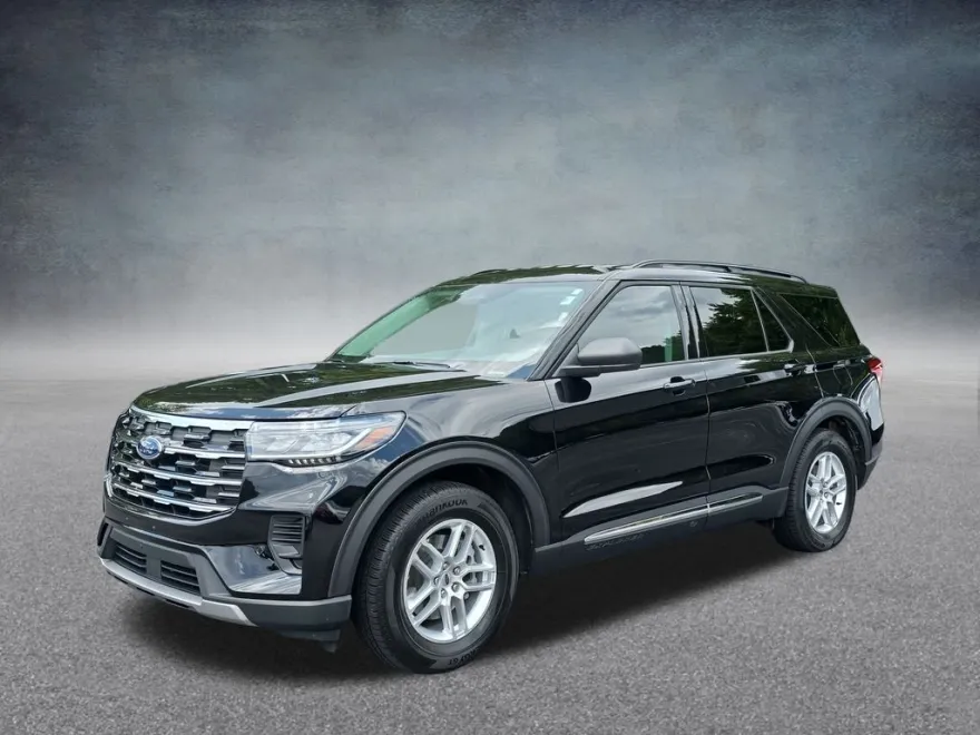 2025 Ford Explorer photo 1
