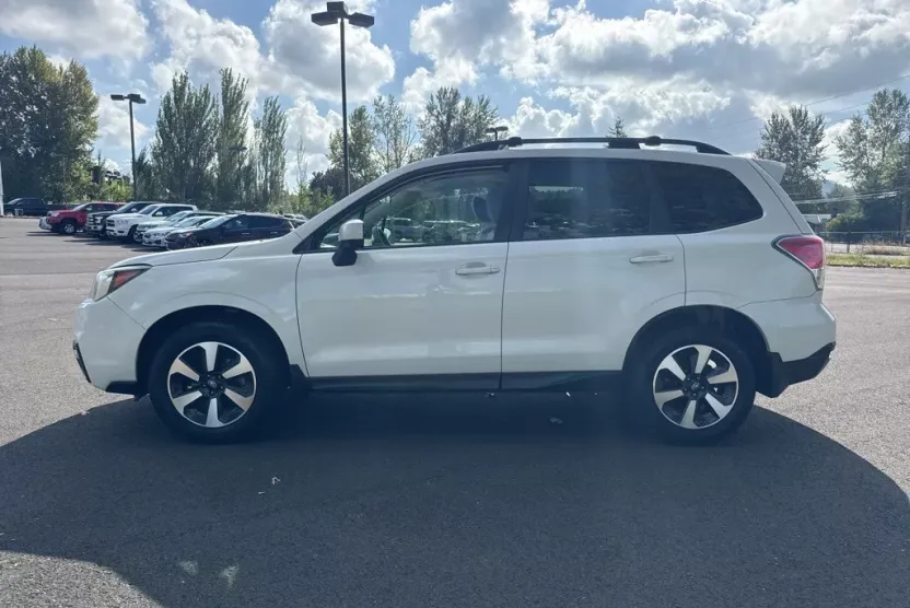 2017 Subaru Forester 2.5i Premium photo 1