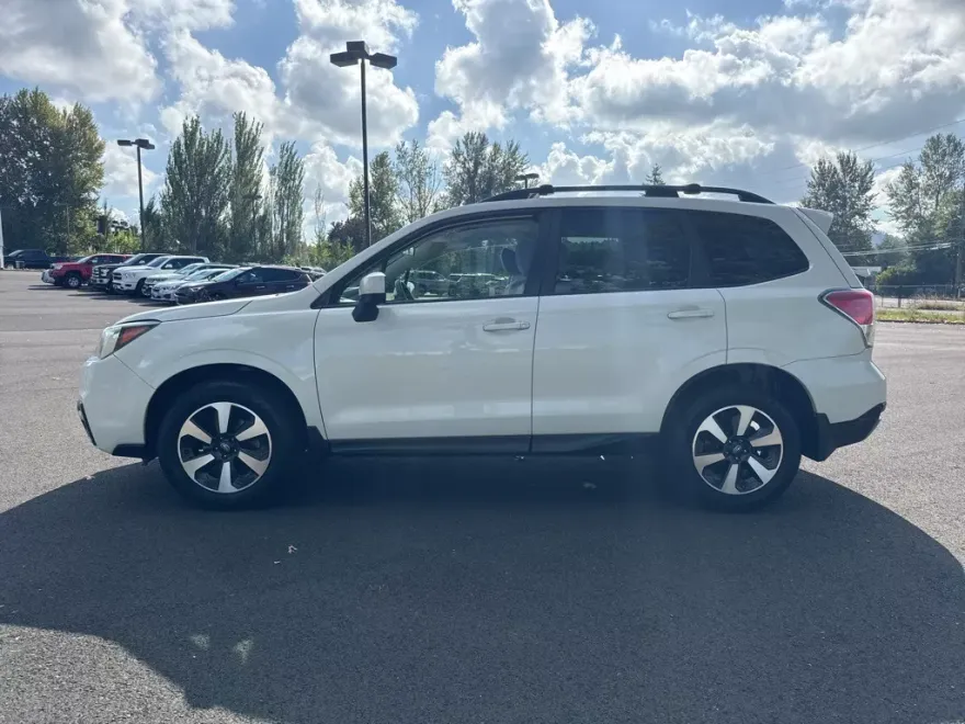 2017 Subaru Forester 2.5i Premium photo 1