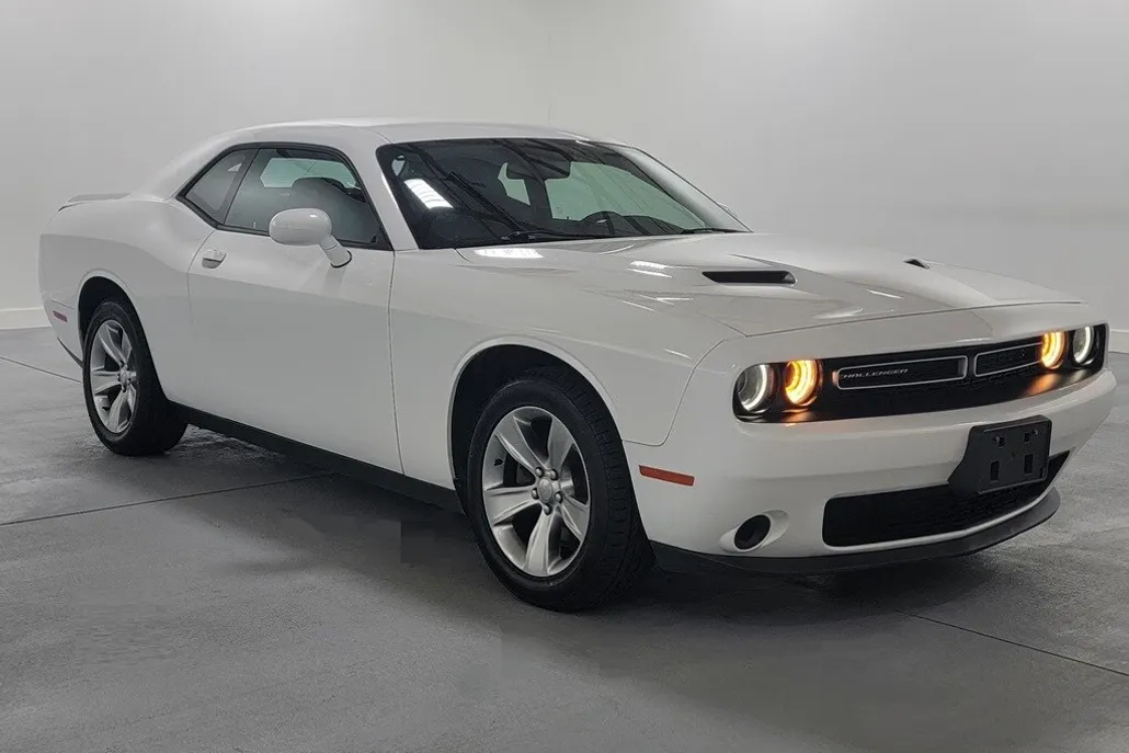 2020 Dodge Challenger SXT photo 1