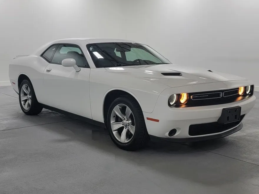 2020 Dodge Challenger SXT photo 1