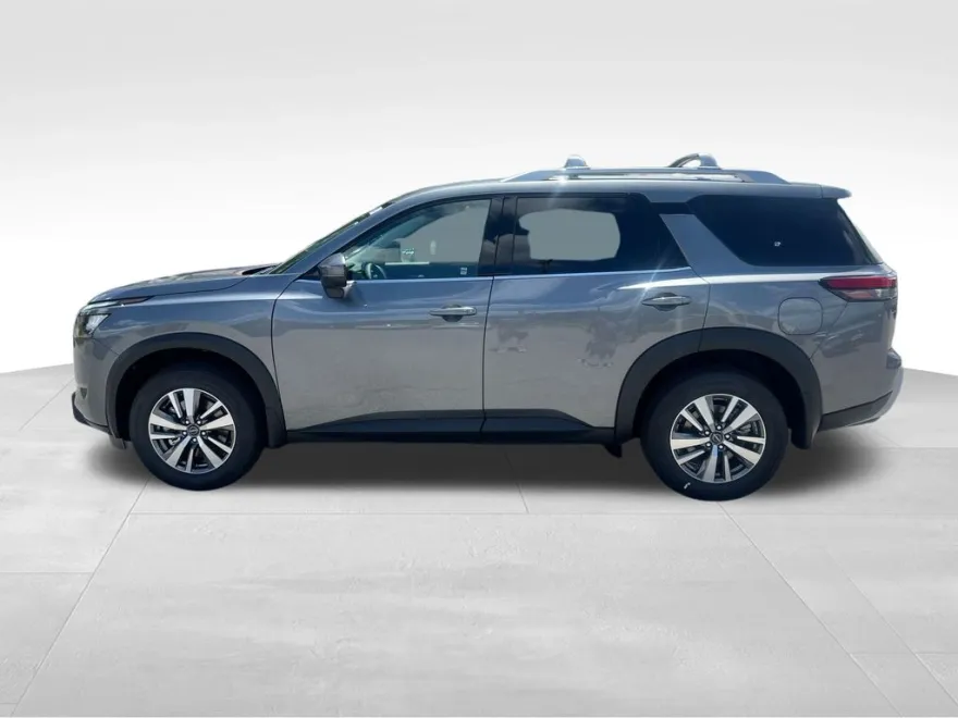 2025 Nissan Pathfinder SL photo 1