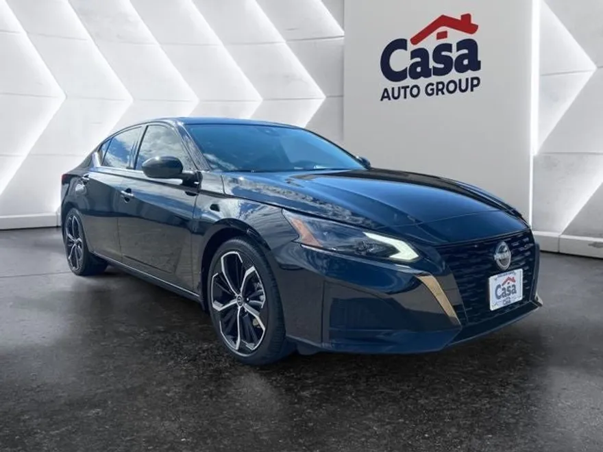2024 Nissan Altima 2.5 SR photo 1