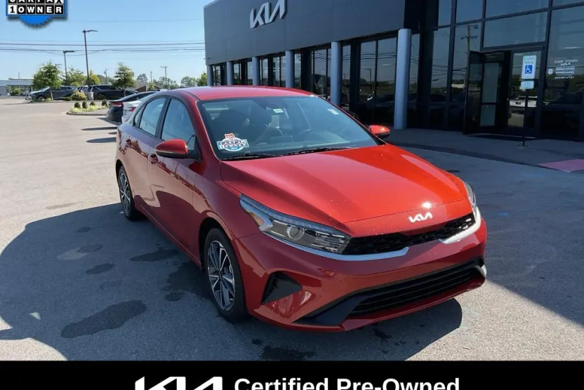 2023 Kia Forte LXS photo 1
