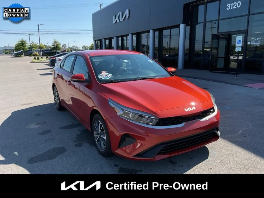 2023 Kia Forte LXS photo 1