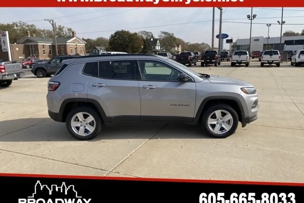 2022 Jeep Compass Latitude photo 1