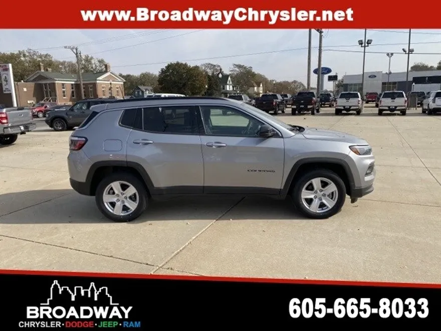 2022 Jeep Compass Latitude photo 1