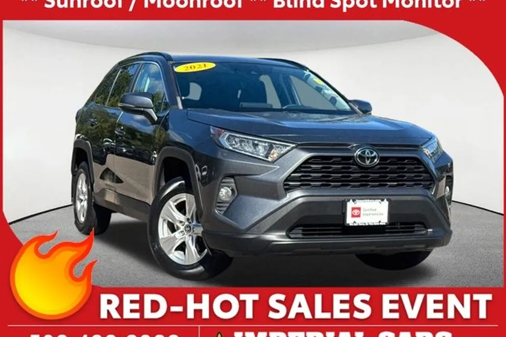 2021 Toyota RAV4 XLE photo 1