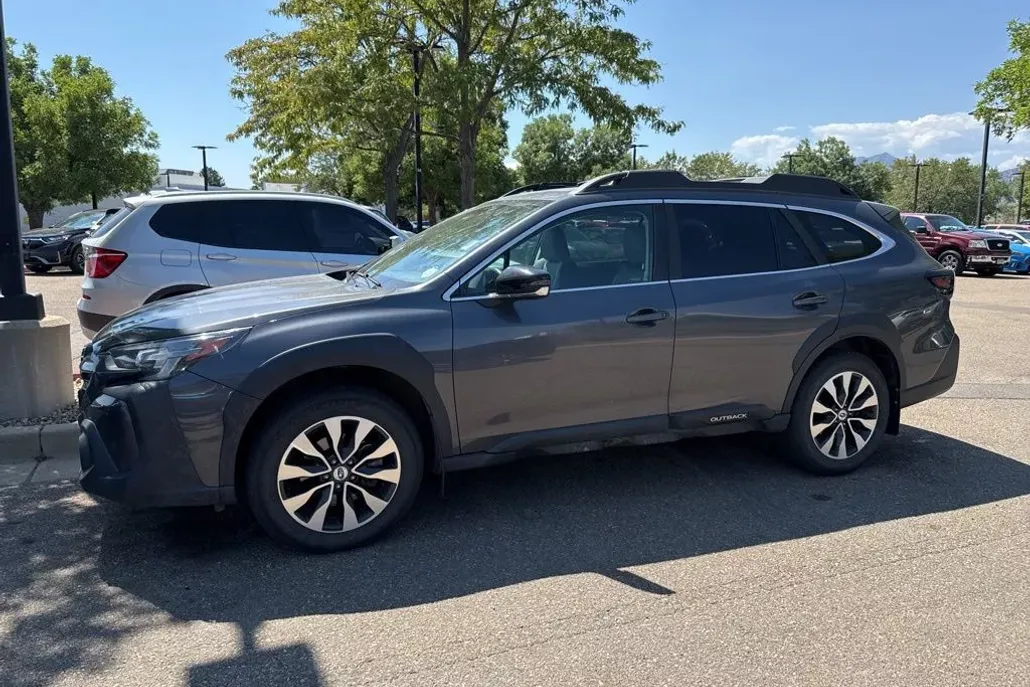 2023 Subaru Outback Limited photo 1